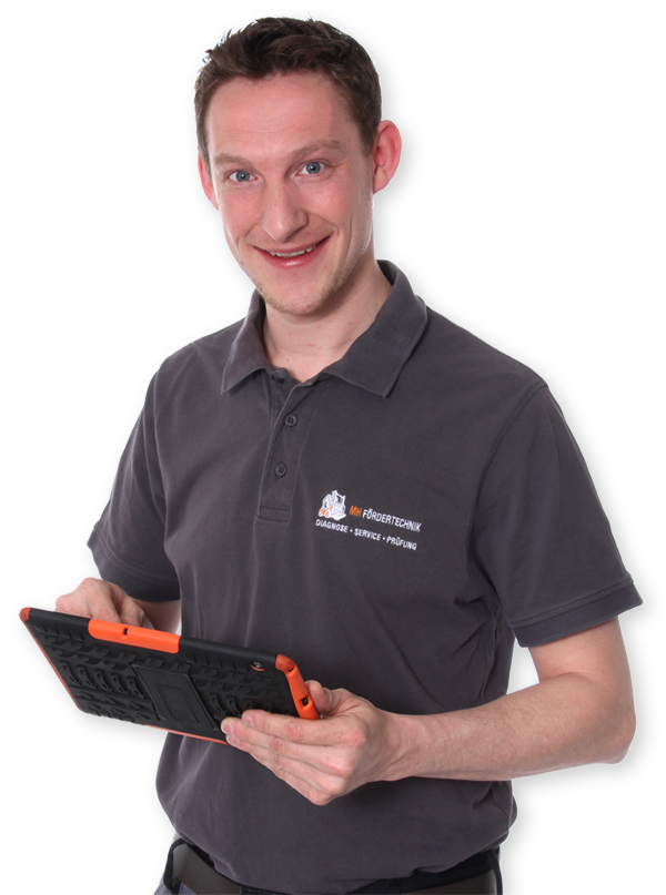 Kfz-Techniker-Meister mit Tablet